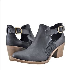 Black distressed booties 🌟NEW🌟